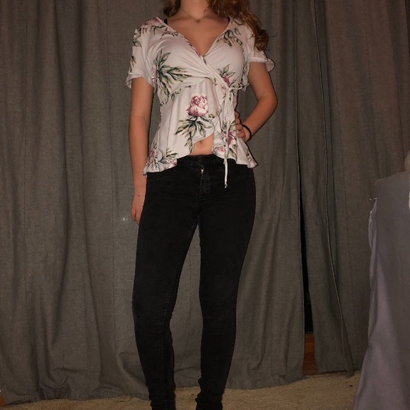 FLORAL TOP - Picture 2 of 4